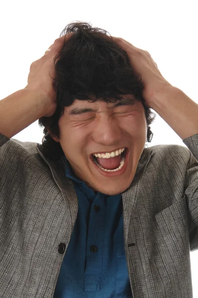 Азиатский человек кричит эмоциональный портрет — стоковое фото