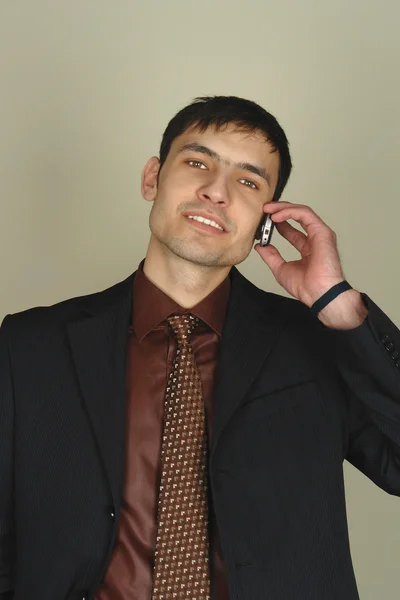 Hombre de negocios hablando en el teléfono celular — Foto de Stock