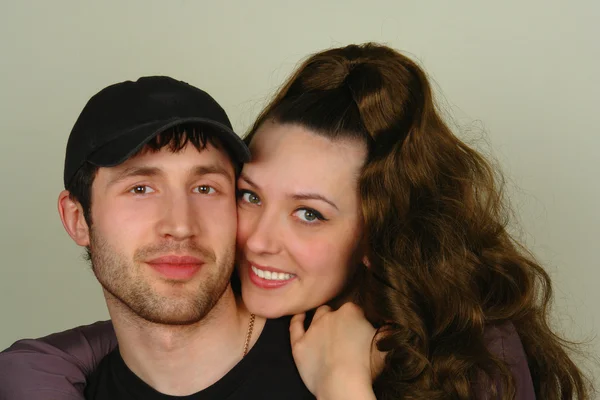 Портрет молодої пари щасливих — стокове фото