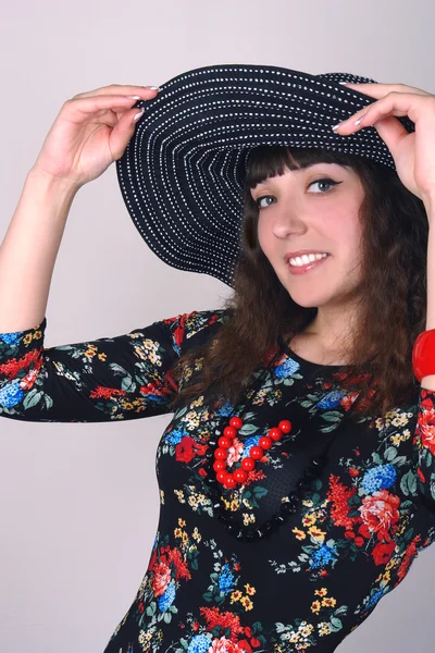 Genç kadın şapkası moda portre — Stok fotoğraf