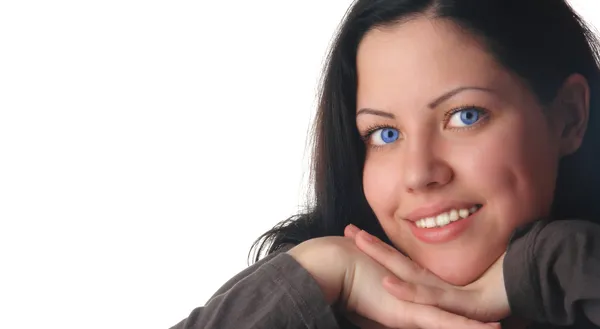 Ung kvinna med blå ögon porträtt — Stockfoto