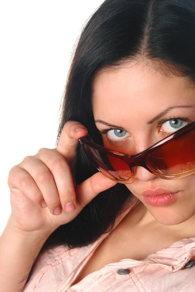 Jovem fêmea em vidro solar close-up retratar — Fotografia de Stock