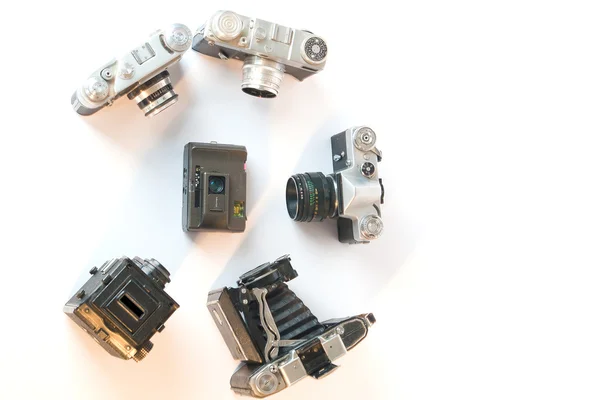 Vecchie fotocamere su sfondo bianco — Foto Stock