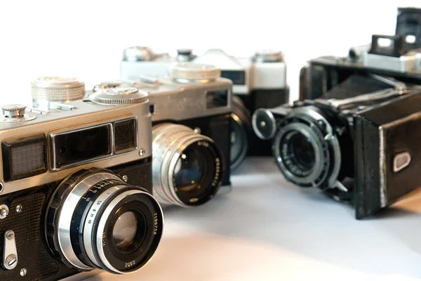 Starych aparatów fotograficznych na białym tle — Zdjęcie stockowe
