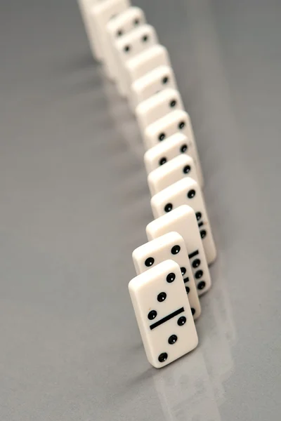 Domino na šedý — Stock fotografie