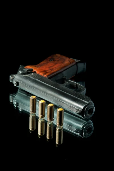 Pistola com bala — Fotografia de Stock