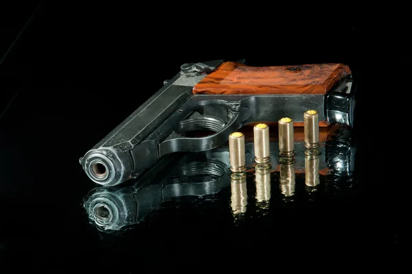 Пистолет с четырьмя пулями — стоковое фото