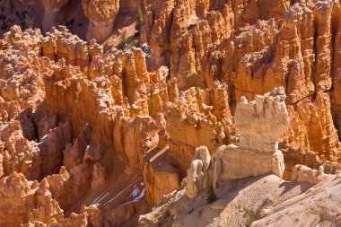 Hoodoos inside Bryce Canyon