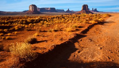 Monument valley çöl manzarası