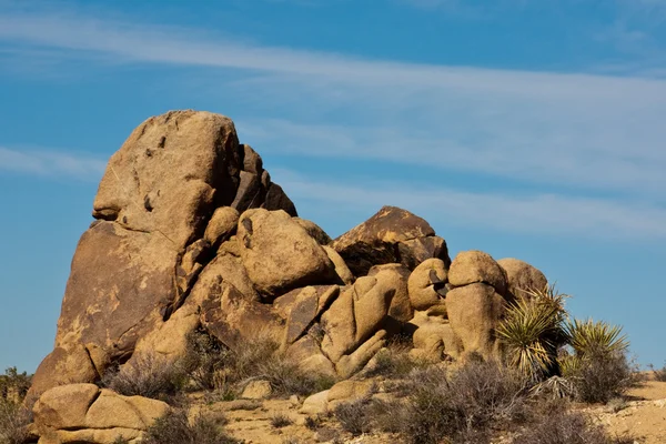 Formacje skalne na pustyni mojave — Zdjęcie stockowe
