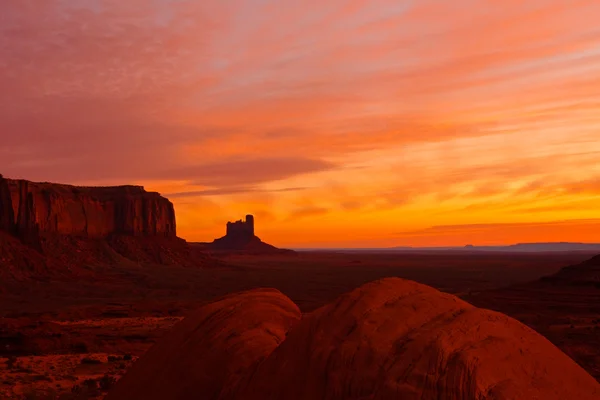 Amanecer en Monument Valley — Foto de Stock