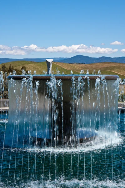 Fontana d'acqua in una cantina Napa Valley — Foto Stock
