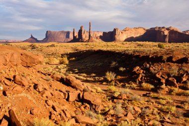 Monument valley öğleden sonra bir ışık