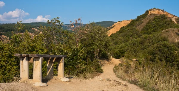 Bench on a Mountain Path — Stock Photo, Image