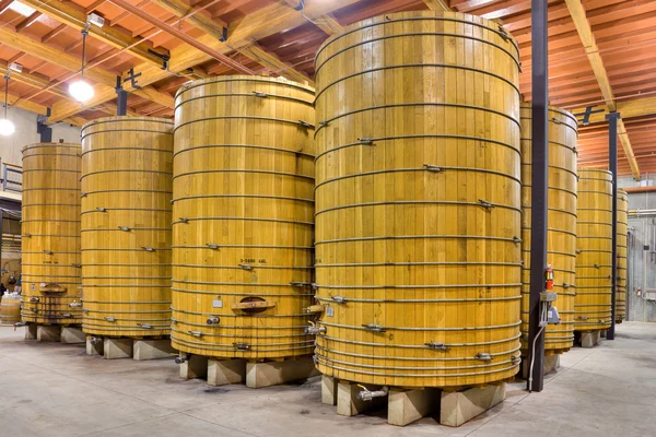 Barricas de vino grandes —  Fotos de Stock