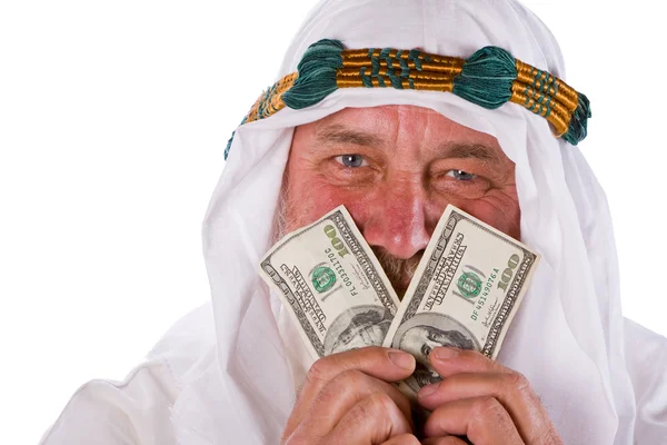 Арабский мужчина держит деньги перед лицом — стоковое фото