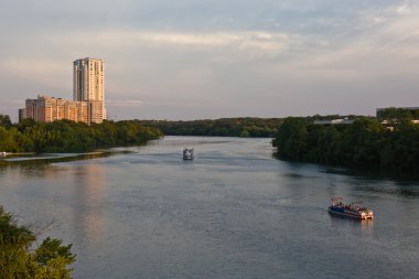 gün batımında Colorado Nehri