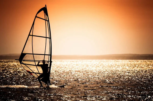 Gün batımı ve sörf — Stok fotoğraf