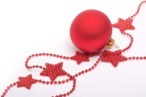 赤い星とクリスマス安物の宝石 — ストック写真