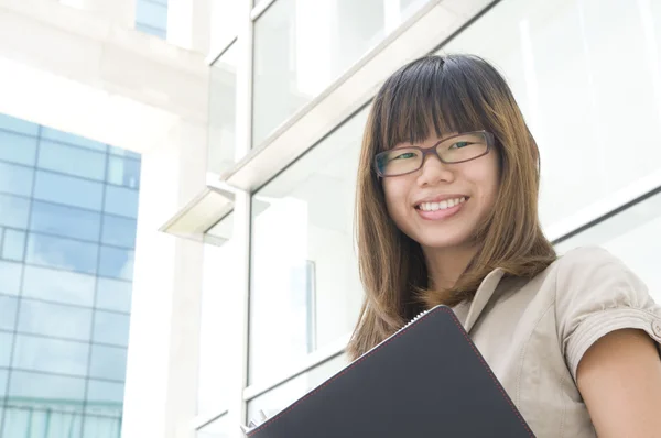Aziatische zakelijke vrouwen glimlachen — Stockfoto