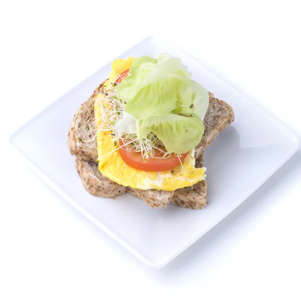 Сэндвич с яйцом Альфафа — стоковое фото