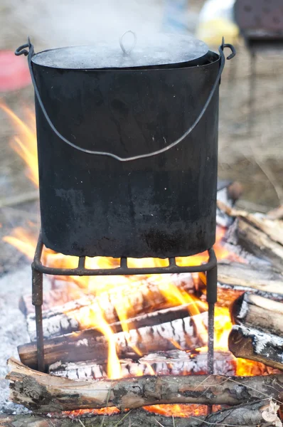 Gotowania w garnku na ognisko — Zdjęcie stockowe