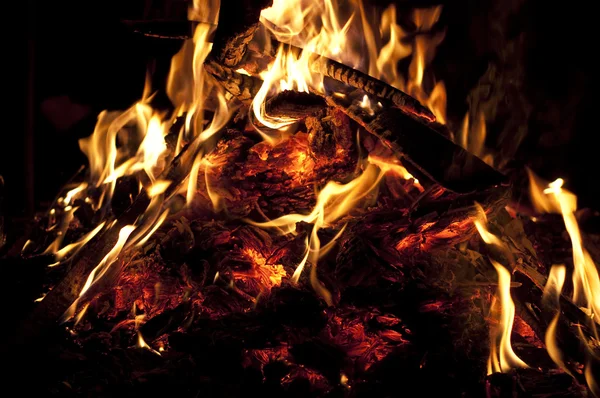 Червоне вугілля в ніч вогню Ліцензійні Стокові Зображення