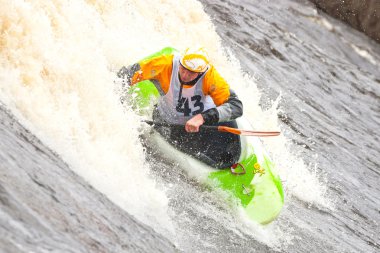 Freestyle whitewater üzerinde