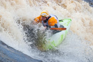 Freestyle whitewater üzerinde