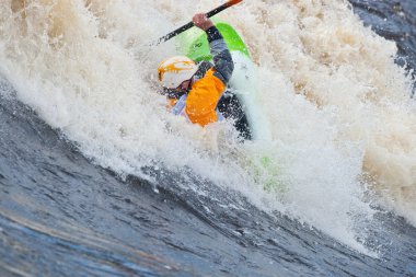 Freestyle whitewater üzerinde