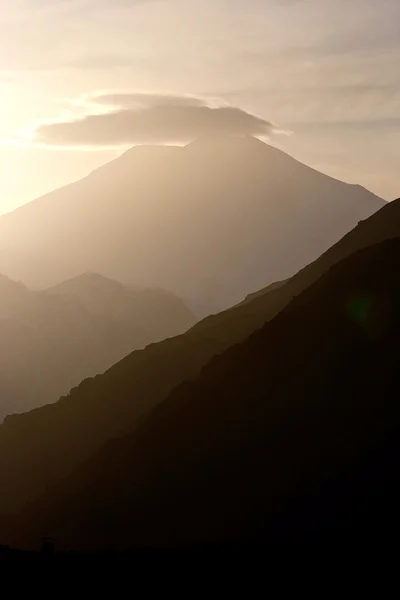 Sonnenuntergang in den Bergen — Stockfoto