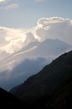 bulutlar ve dağlar