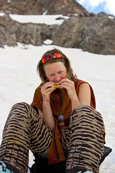 Kar üzerinde öğle yemeği — Stok fotoğraf