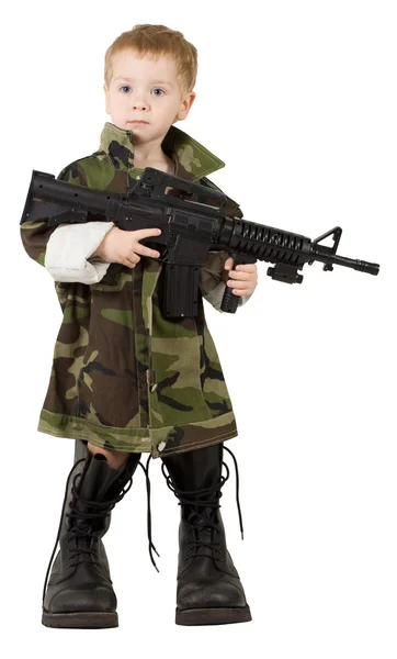 Dítě vojáku, malé dítě s pistolí v armádní kamufláž vojenské boty, přes bílý — Stock fotografie