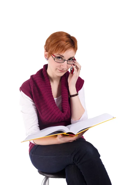 Meisje met telefoon en boek — Stockfoto