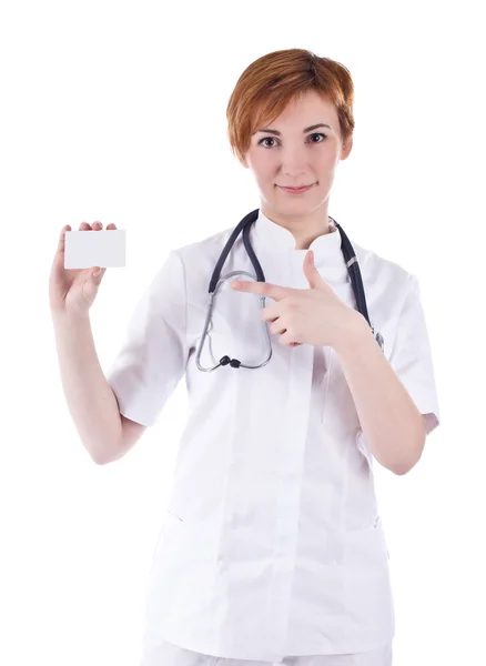 Médico joven con tarjeta de visita en blanco — Foto de Stock