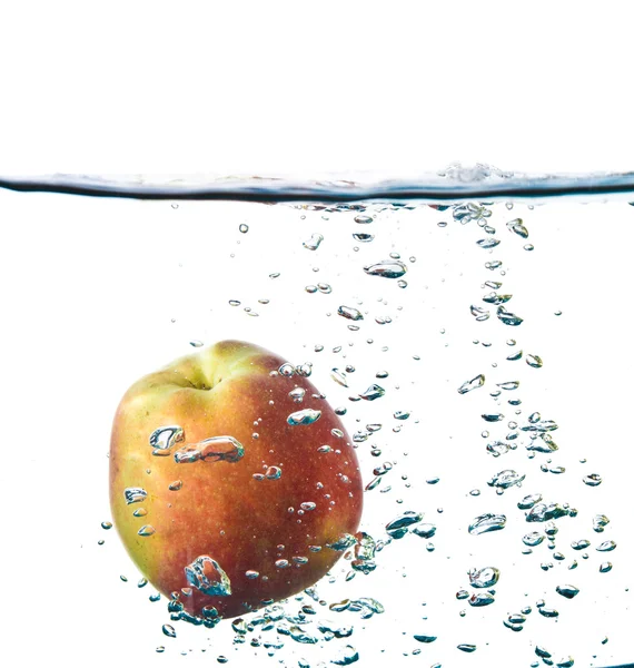 Яблочный всплеск в воде — стоковое фото