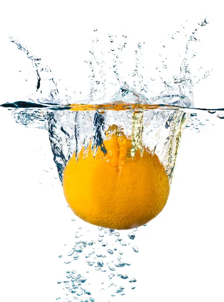 Оранжевый в воде — стоковое фото