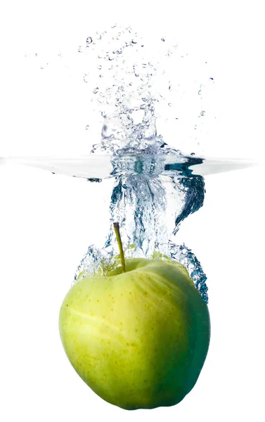 Spruzzi di mela in acqua — Foto Stock