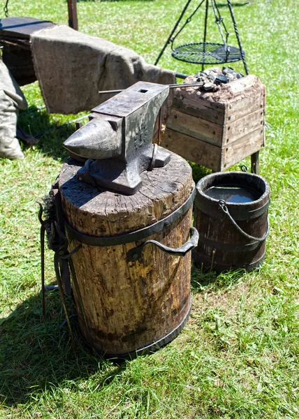 Středověké černé kováři nástroje — Stock fotografie