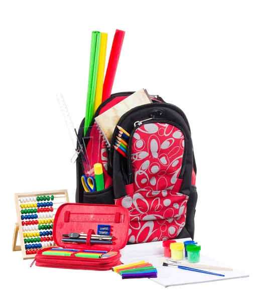 黑色和红色 packback 与学校用品 — 图库照片