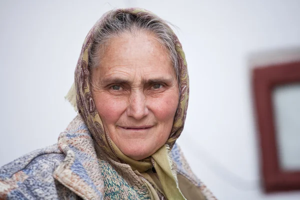 Счастливая старшая женщина — стоковое фото