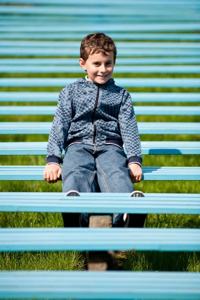 공원에서 귀여운 소년 — 스톡 사진