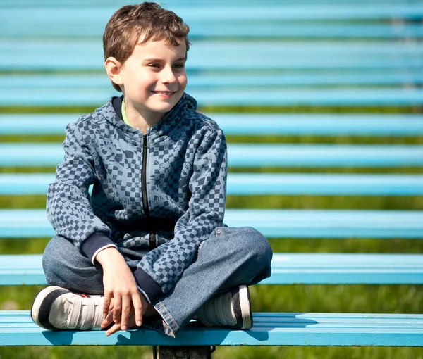 Cute schoolboy in a park — Stock Photo, Image
