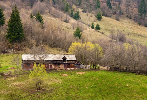 Stary dom w górach — Zdjęcie stockowe
