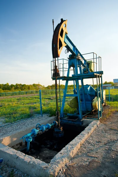 Oil pump at sunset — Stock Photo, Image