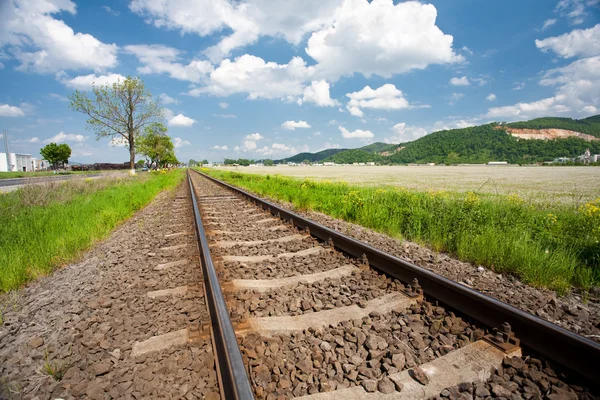 Järnvägen går i fjärran — Stockfoto