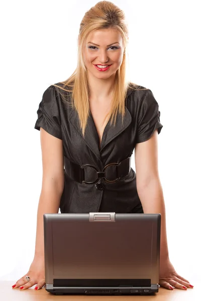 Zakelijke dame met laptop — Stockfoto