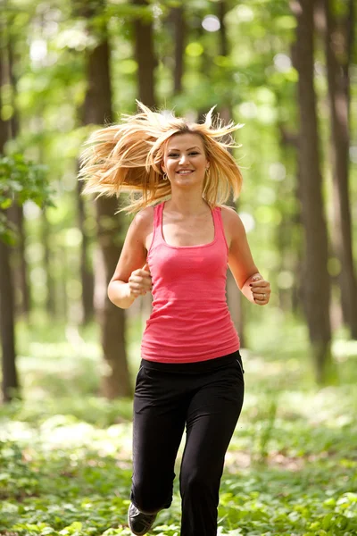 Blonďatá dáma běží — Stock fotografie