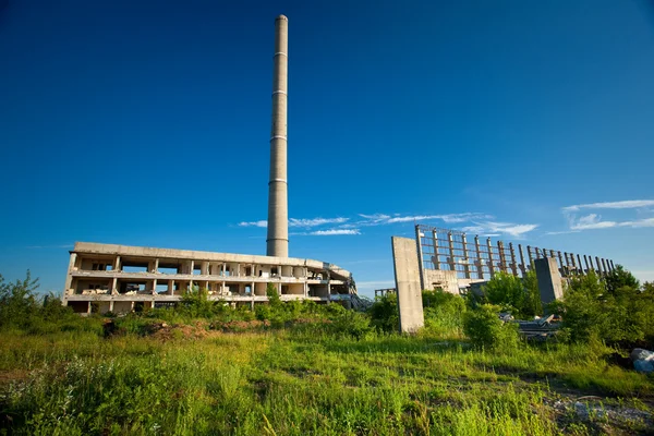 断念された工業ビル — ストック写真